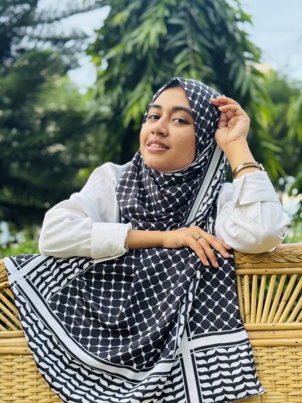 Black & White, Hijab, Keffiyeh, Coverage
